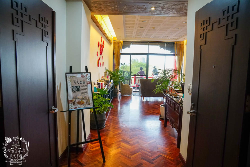 高雄[圓山大飯店秘境咖啡廳]超古香古色的宮廷甜點下午茶!綠意盎然的180° 視野景觀餐廳!