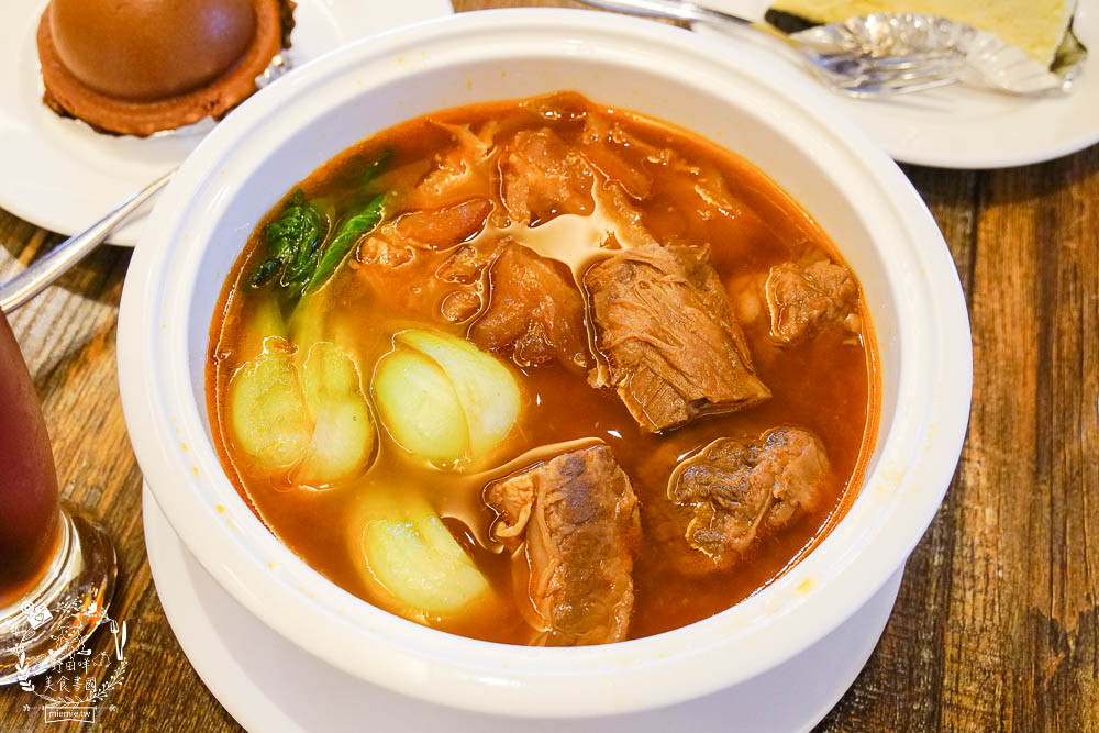 高雄[圓山大飯店秘境咖啡廳]超古香古色的宮廷甜點下午茶!綠意盎然的180° 視野景觀餐廳!