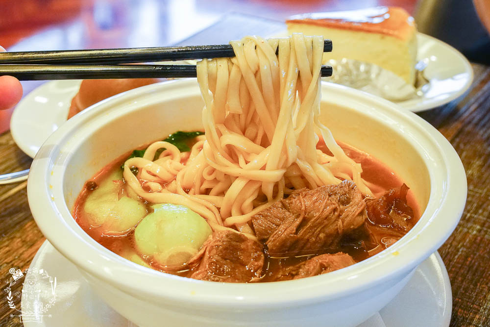 高雄[圓山大飯店秘境咖啡廳]超古香古色的宮廷甜點下午茶!綠意盎然的180° 視野景觀餐廳!