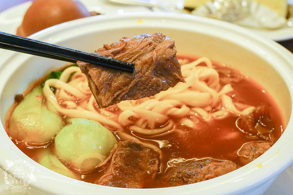 高雄[圓山大飯店秘境咖啡廳]超古香古色的宮廷甜點下午茶!綠意盎然的180° 視野景觀餐廳!