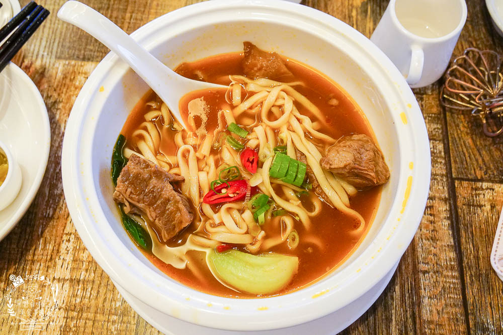 高雄[圓山大飯店秘境咖啡廳]超古香古色的宮廷甜點下午茶!綠意盎然的180° 視野景觀餐廳!