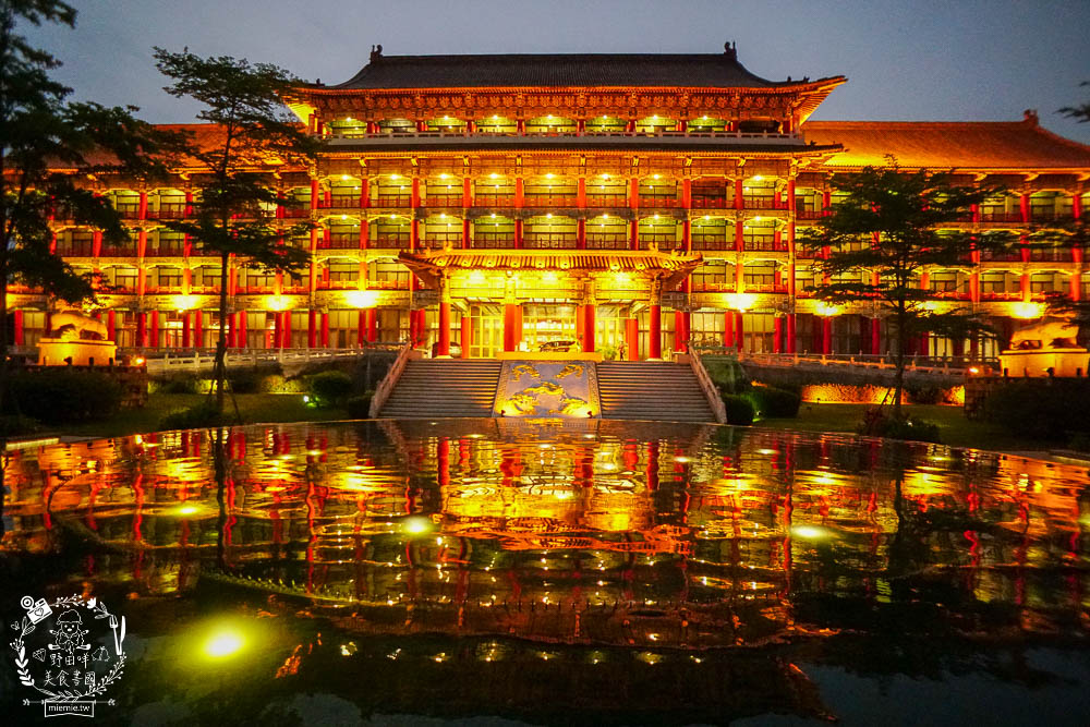 高雄[圓山大飯店秘境咖啡廳]超古香古色的宮廷甜點下午茶!綠意盎然的180° 視野景觀餐廳!