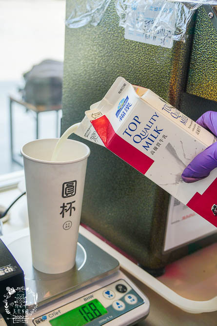 高雄圓石Teabar-衛武營輕裝店|首創茶霸機冰鎮保鮮鎖住茶分子中的茶多酚手搖飲!24小時營業的行動Teabar販賣機飲料!