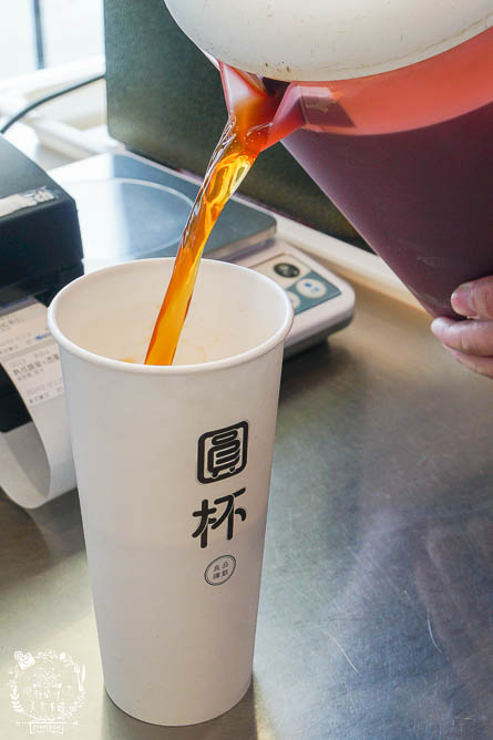 高雄圓石Teabar-衛武營輕裝店|首創茶霸機冰鎮保鮮鎖住茶分子中的茶多酚手搖飲!24小時營業的行動Teabar販賣機飲料!
