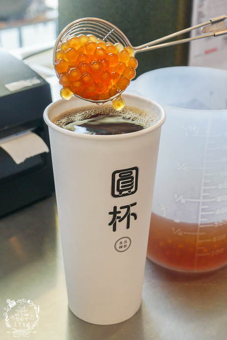 高雄圓石Teabar-衛武營輕裝店|首創茶霸機冰鎮保鮮鎖住茶分子中的茶多酚手搖飲!24小時營業的行動Teabar販賣機飲料!