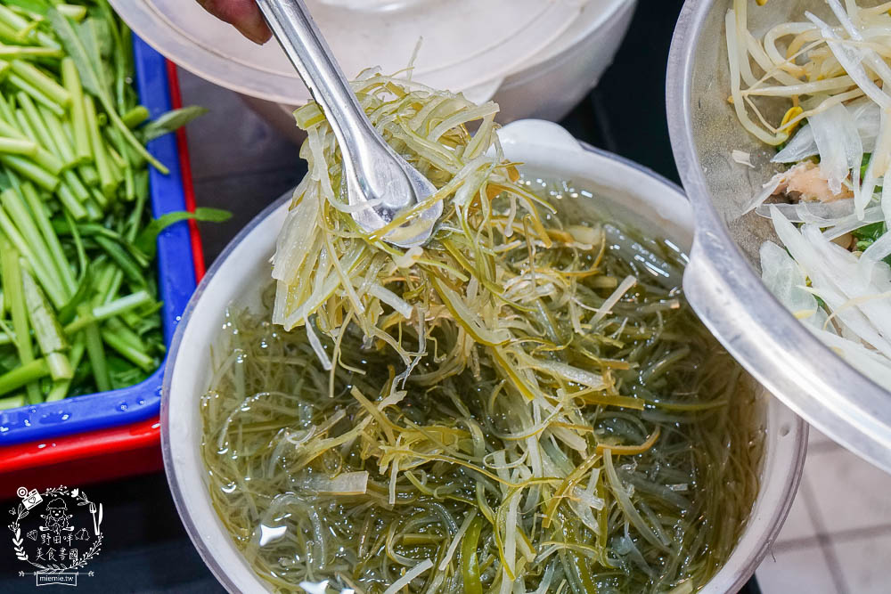 在地人鹽水雞九如店|分量爆多的高雄鹽水雞!超過70種選項的清爽料理! - 第17張圖 在地人鹽水雞九如店|分量爆多的高雄鹽水雞!超過70種選項的清爽料理!