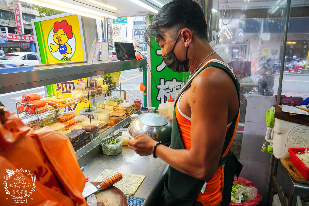 在地人鹽水雞九如店|分量爆多的高雄鹽水雞!超過70種選項的清爽料理! - 第5張圖 在地人鹽水雞九如店|分量爆多的高雄鹽水雞!超過70種選項的清爽料理!