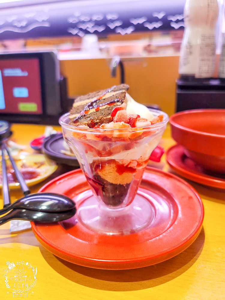 壽司郎夢時代店|日本最大連鎖迴轉壽司40元起!還推出滿額贈送間諜家家酒周邊商品？