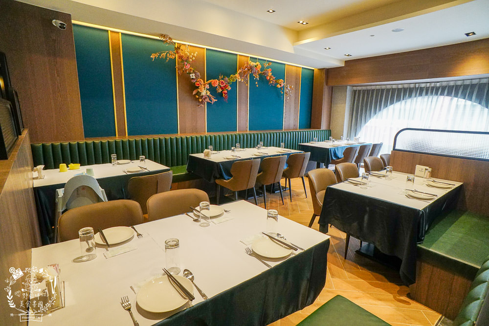 高雄[夜泰美泰式餐廳]巨蛋商圈高貴不貴的泰式餐廳!超厚實月亮蝦餅好彈牙~