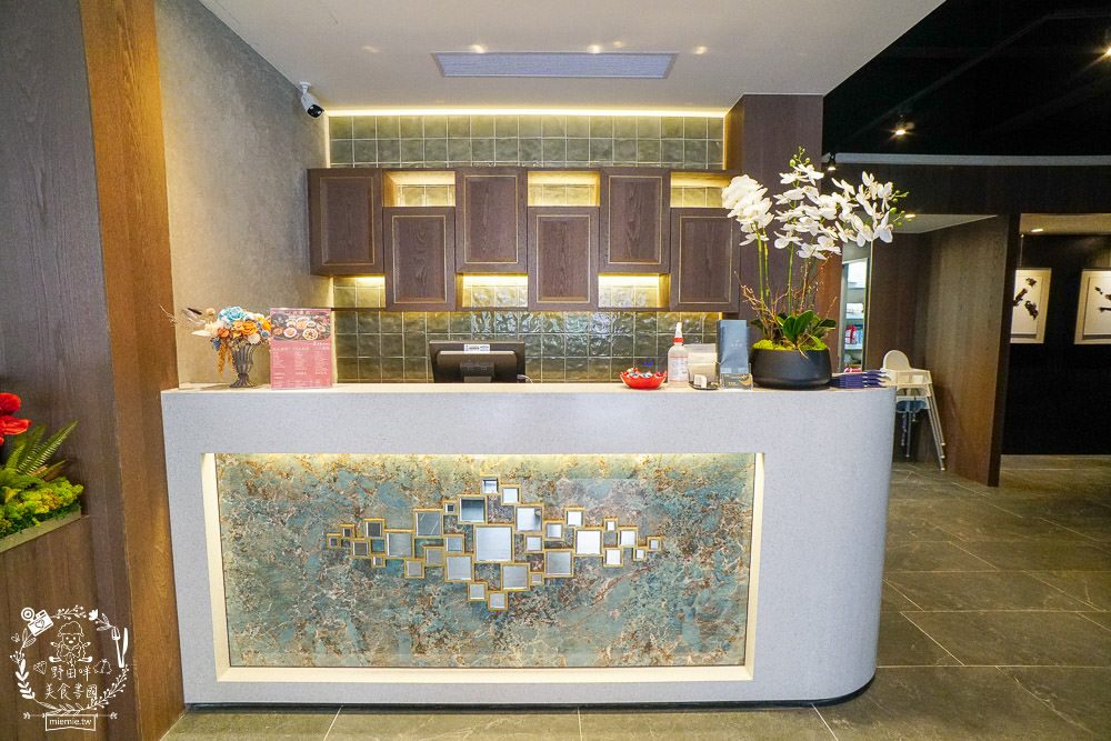 高雄[夜泰美泰式餐廳]巨蛋商圈高貴不貴的泰式餐廳!超厚實月亮蝦餅好彈牙~