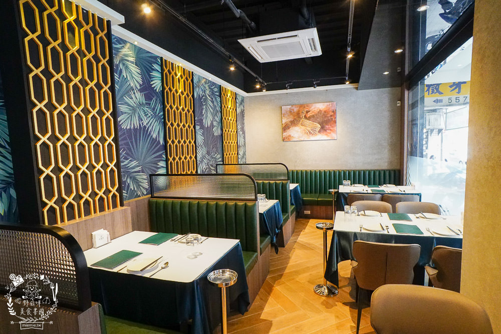 高雄[夜泰美泰式餐廳]巨蛋商圈高貴不貴的泰式餐廳!超厚實月亮蝦餅好彈牙~