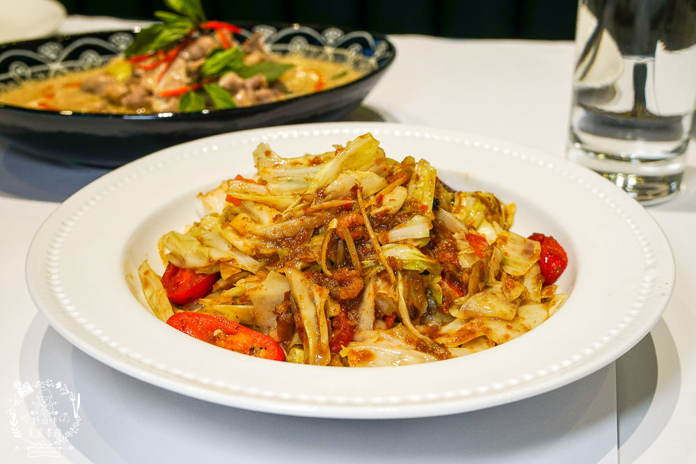 高雄[夜泰美泰式餐廳]巨蛋商圈高貴不貴的泰式餐廳!超厚實月亮蝦餅好彈牙~