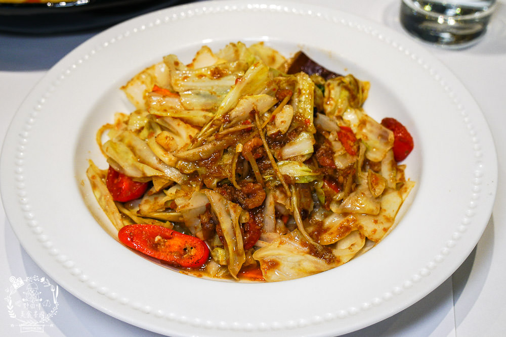 高雄[夜泰美泰式餐廳]巨蛋商圈高貴不貴的泰式餐廳!超厚實月亮蝦餅好彈牙~