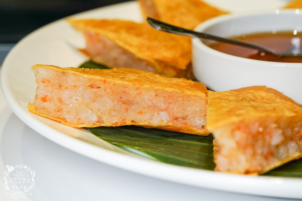 高雄[夜泰美泰式餐廳]巨蛋商圈高貴不貴的泰式餐廳!超厚實月亮蝦餅好彈牙~