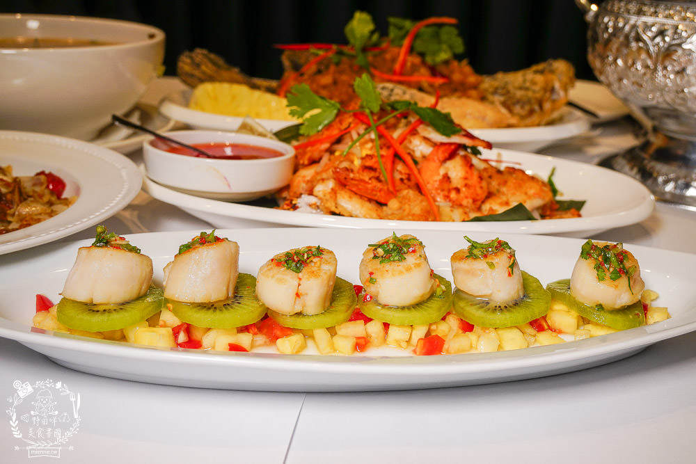 高雄[夜泰美泰式餐廳]巨蛋商圈高貴不貴的泰式餐廳!超厚實月亮蝦餅好彈牙~
