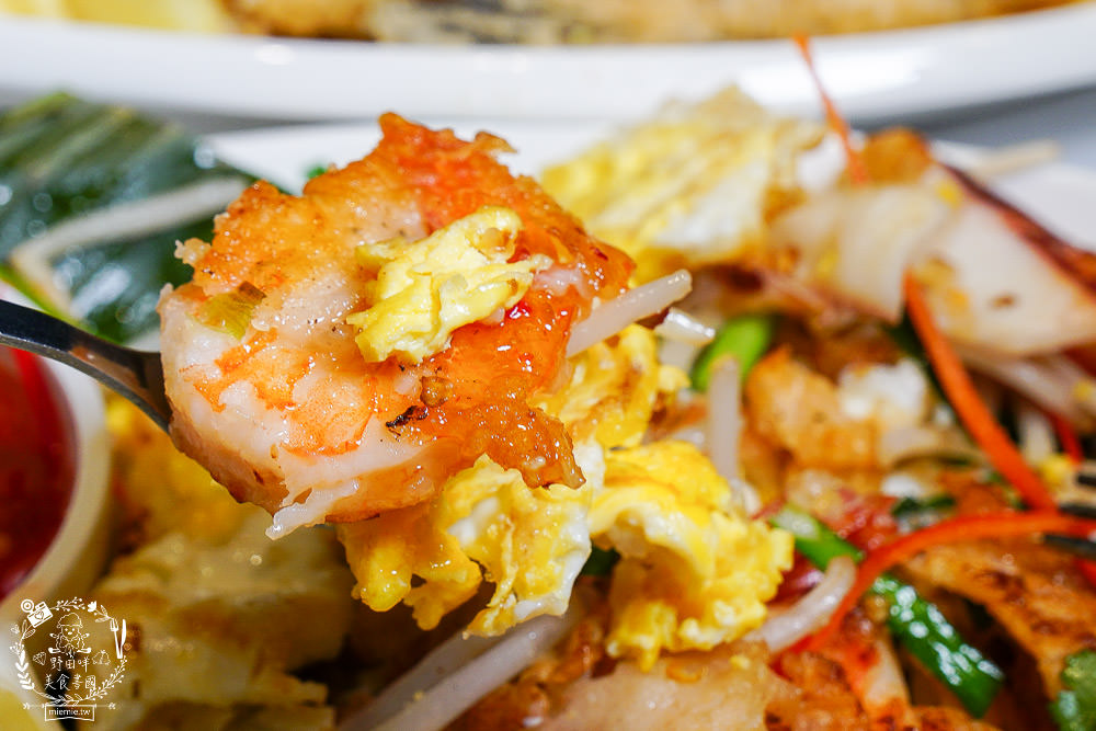 高雄[夜泰美泰式餐廳]巨蛋商圈高貴不貴的泰式餐廳!超厚實月亮蝦餅好彈牙~