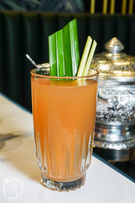 高雄[夜泰美泰式餐廳]巨蛋商圈高貴不貴的泰式餐廳!超厚實月亮蝦餅好彈牙~