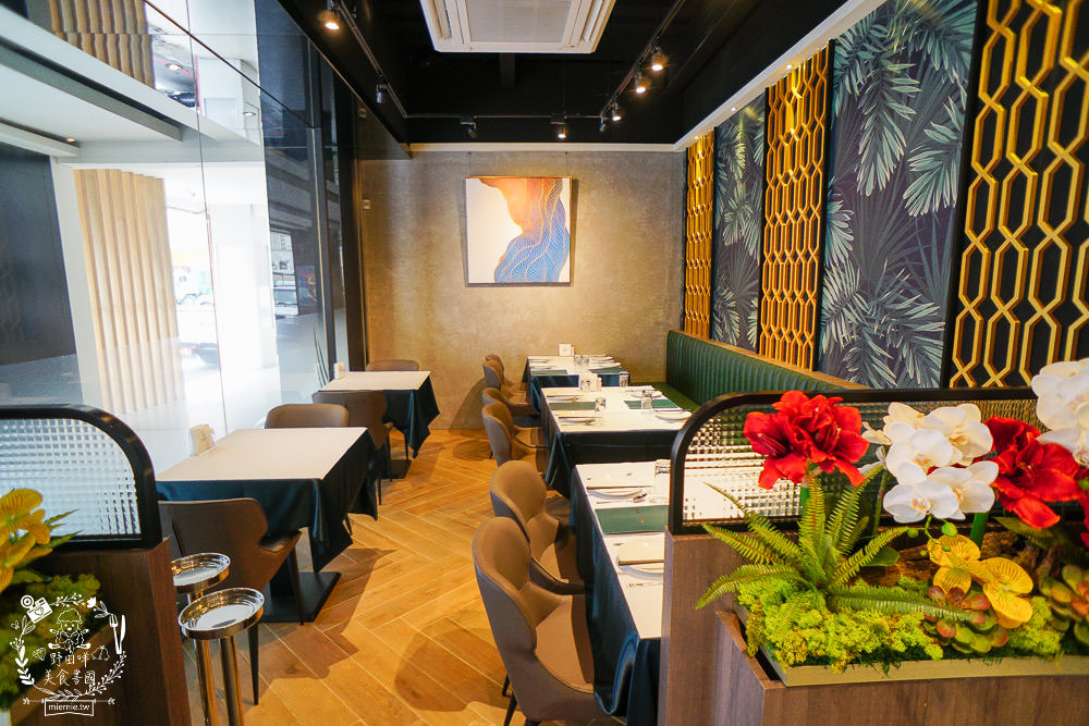 高雄[夜泰美泰式餐廳]巨蛋商圈高貴不貴的泰式餐廳!超厚實月亮蝦餅好彈牙~