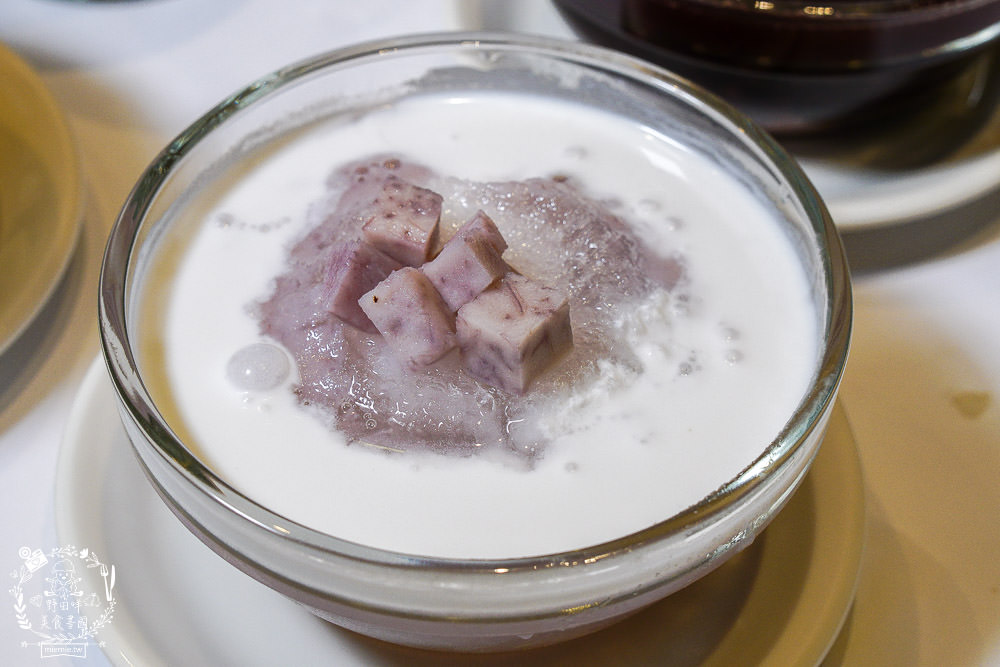 高雄[夜泰美泰式餐廳]巨蛋商圈高貴不貴的泰式餐廳!超厚實月亮蝦餅好彈牙~