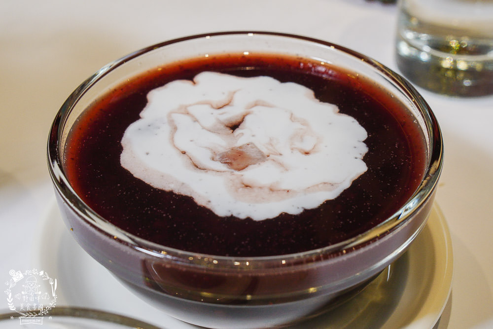 高雄[夜泰美泰式餐廳]巨蛋商圈高貴不貴的泰式餐廳!超厚實月亮蝦餅好彈牙~