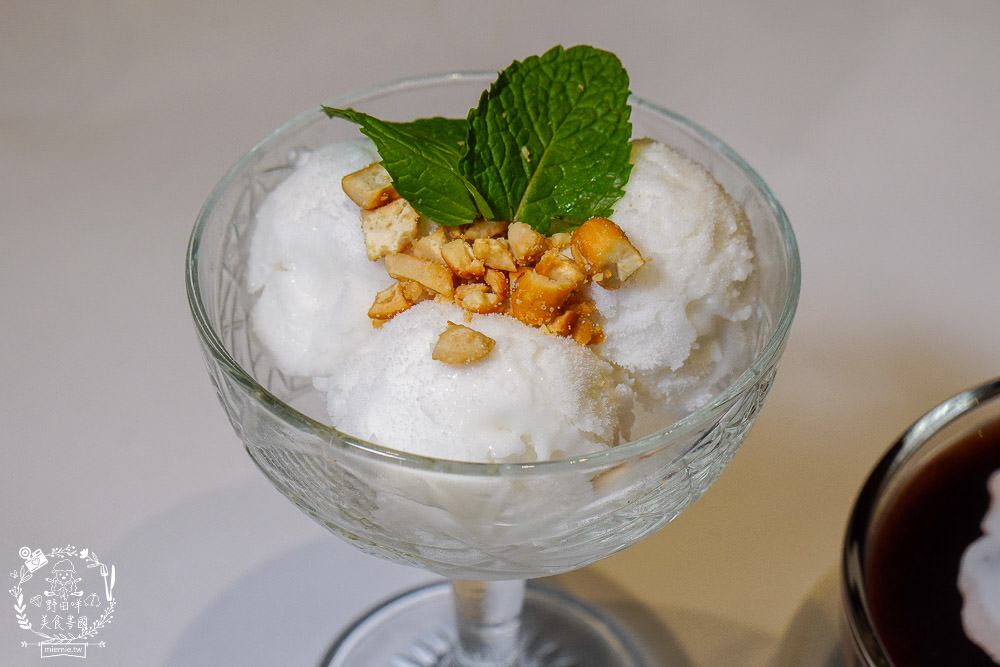 高雄[夜泰美泰式餐廳]巨蛋商圈高貴不貴的泰式餐廳!超厚實月亮蝦餅好彈牙~