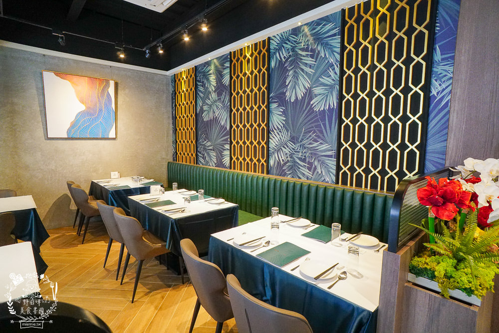 高雄[夜泰美泰式餐廳]巨蛋商圈高貴不貴的泰式餐廳!超厚實月亮蝦餅好彈牙~