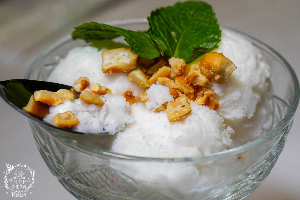 高雄[夜泰美泰式餐廳]巨蛋商圈高貴不貴的泰式餐廳!超厚實月亮蝦餅好彈牙~