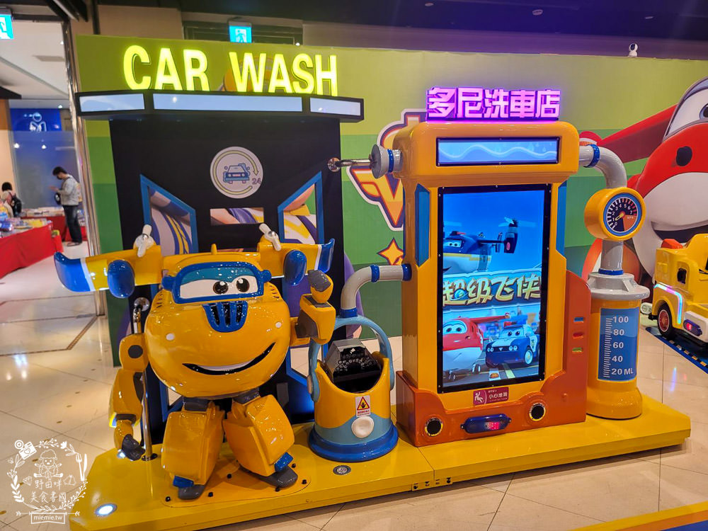 夢時代展覽免費入場!SUPER WINGS 互動交通小鎮+鯊魚先生露營中快閃店+我不是胖虎快閃店只到4/16!