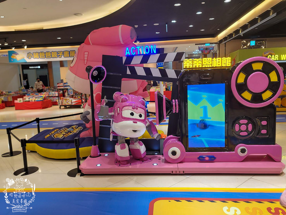 夢時代展覽免費入場!SUPER WINGS 互動交通小鎮+鯊魚先生露營中快閃店+我不是胖虎快閃店只到4/16!