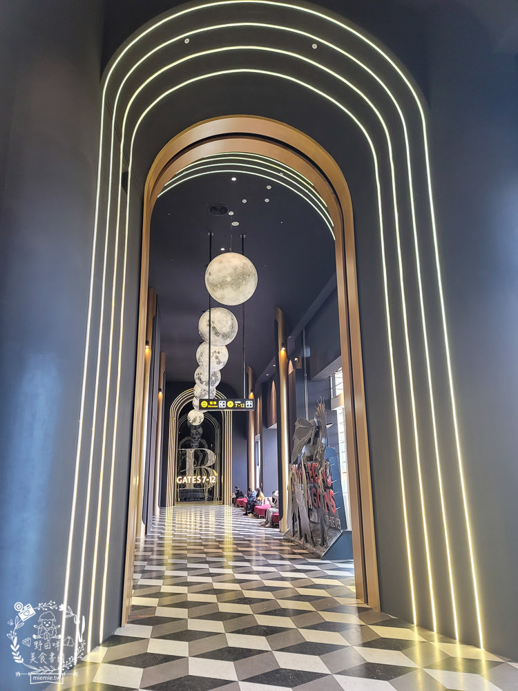 高雄夢時代秀泰影城耗資2.5億打造超好拍照的未來航空站?高級傾躺式商務級皮椅、劇院級音響與南台最大寬螢幕!