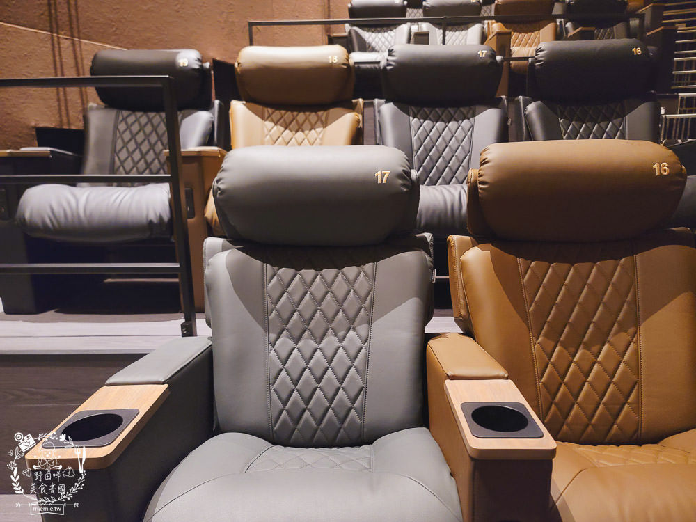 高雄夢時代秀泰影城耗資2.5億打造超好拍照的未來航空站?高級傾躺式商務級皮椅、劇院級音響與南台最大寬螢幕!