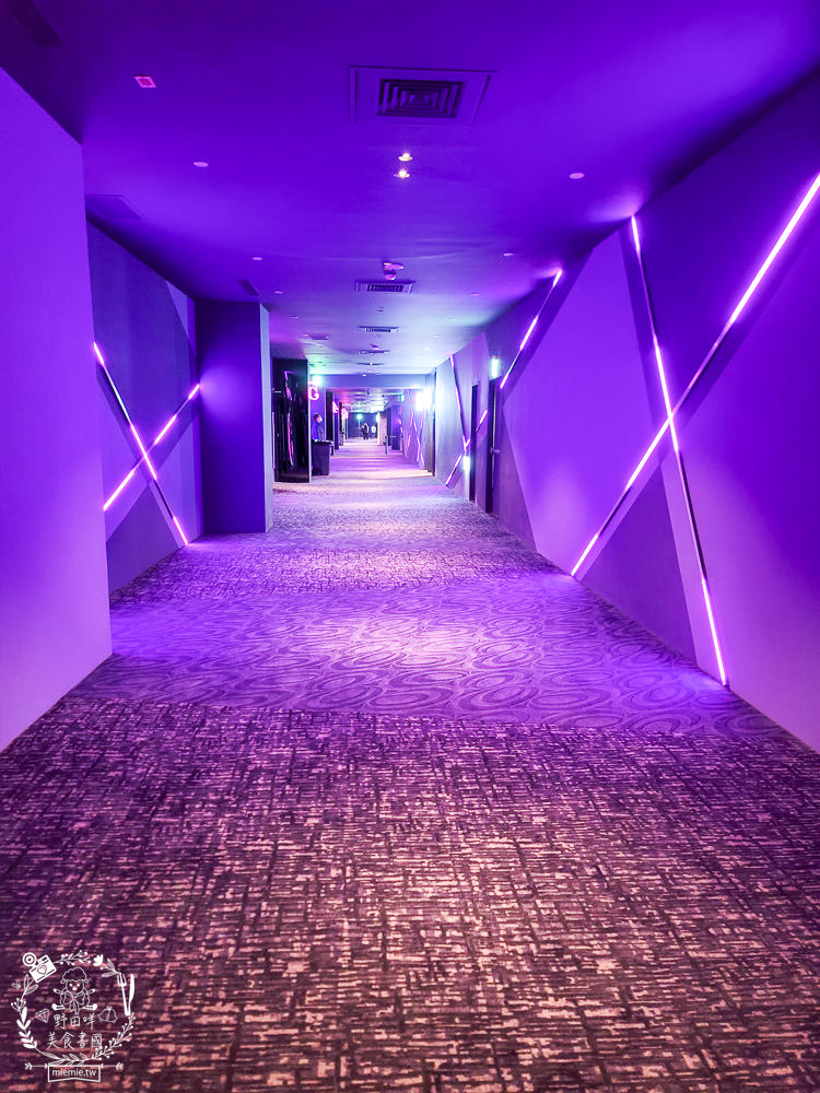 高雄夢時代秀泰影城耗資2.5億打造超好拍照的未來航空站?高級傾躺式商務級皮椅、劇院級音響與南台最大寬螢幕!