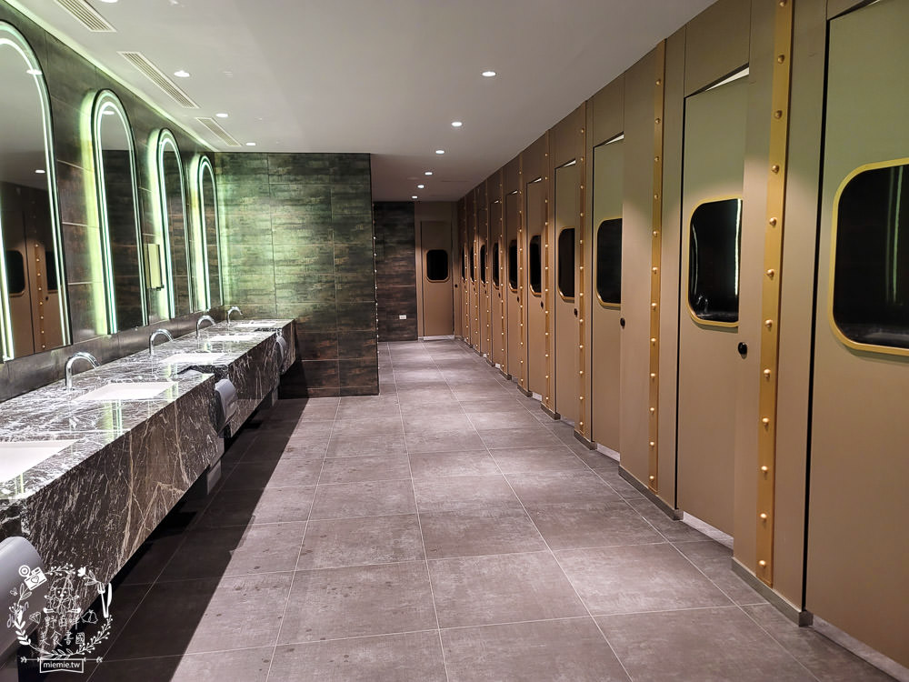 高雄夢時代秀泰影城耗資2.5億打造超好拍照的未來航空站?高級傾躺式商務級皮椅、劇院級音響與南台最大寬螢幕!