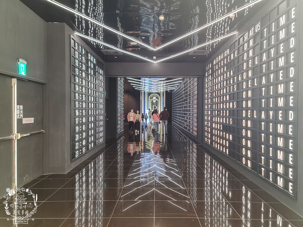 高雄夢時代秀泰影城耗資2.5億打造超好拍照的未來航空站?高級傾躺式商務級皮椅、劇院級音響與南台最大寬螢幕!