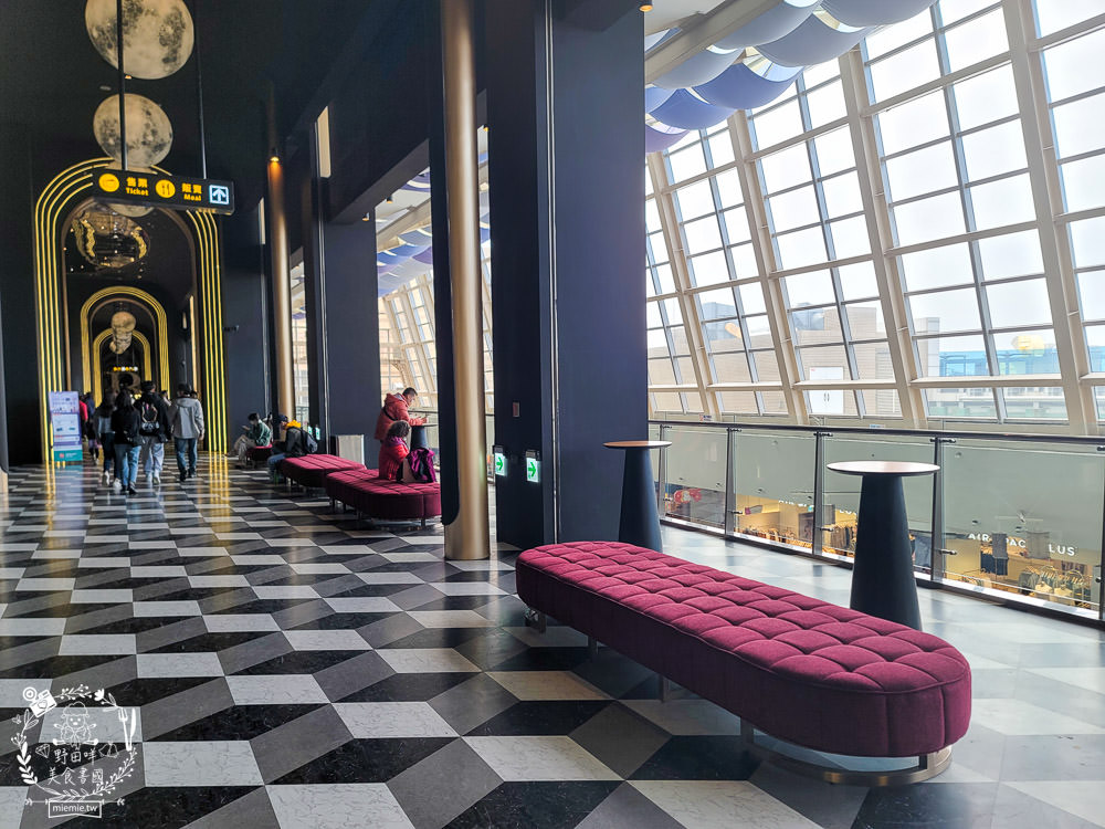 高雄夢時代秀泰影城耗資2.5億打造超好拍照的未來航空站?高級傾躺式商務級皮椅、劇院級音響與南台最大寬螢幕!