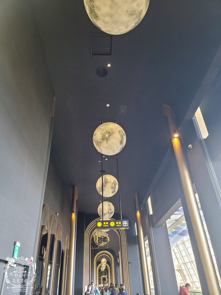 高雄夢時代秀泰影城耗資2.5億打造超好拍照的未來航空站?高級傾躺式商務級皮椅、劇院級音響與南台最大寬螢幕!