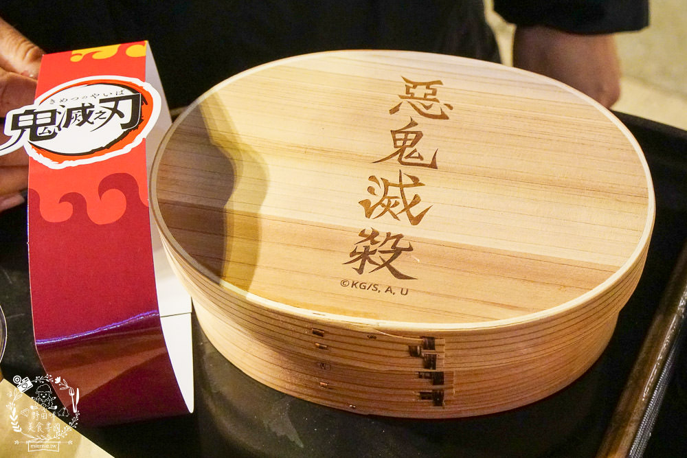 全台首站鬼滅之刃主題限定外帶咖啡店!精緻杏壽郎燒肉便當+限量鎹鴉巧克力冰淇淋+炭治郎抹茶吐司