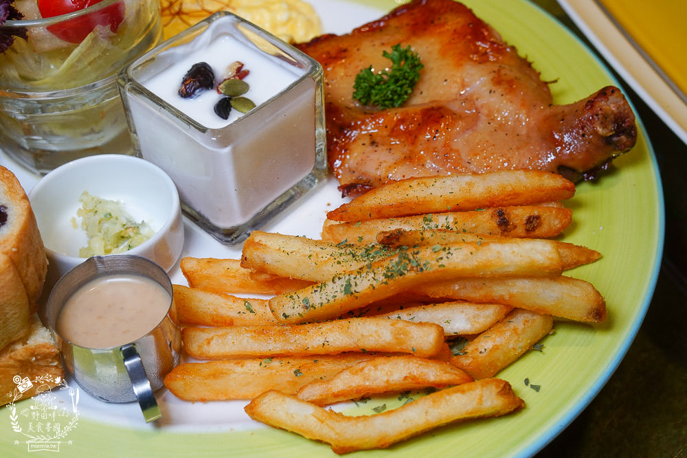 高雄[夢鄉Dream Land]文山特區超好拍照的溫馨網美餐廳x舒芙蕾甜點超療癒