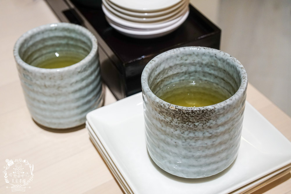 高雄[大丸日式料理]隱藏在大東藝術文化中心的日料?每日採買的新鮮漁獲!鮭魚親子丼滿滿鮭魚卵無敵銷魂R~