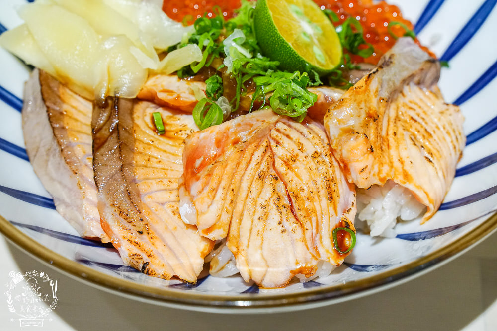 高雄[大丸日式料理]隱藏在大東藝術文化中心的日料?每日採買的新鮮漁獲!鮭魚親子丼滿滿鮭魚卵無敵銷魂R~