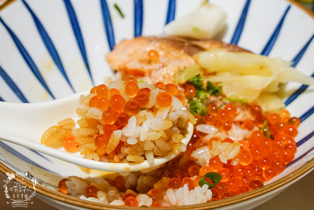 高雄[大丸日式料理]隱藏在大東藝術文化中心的日料?每日採買的新鮮漁獲!鮭魚親子丼滿滿鮭魚卵無敵銷魂R~