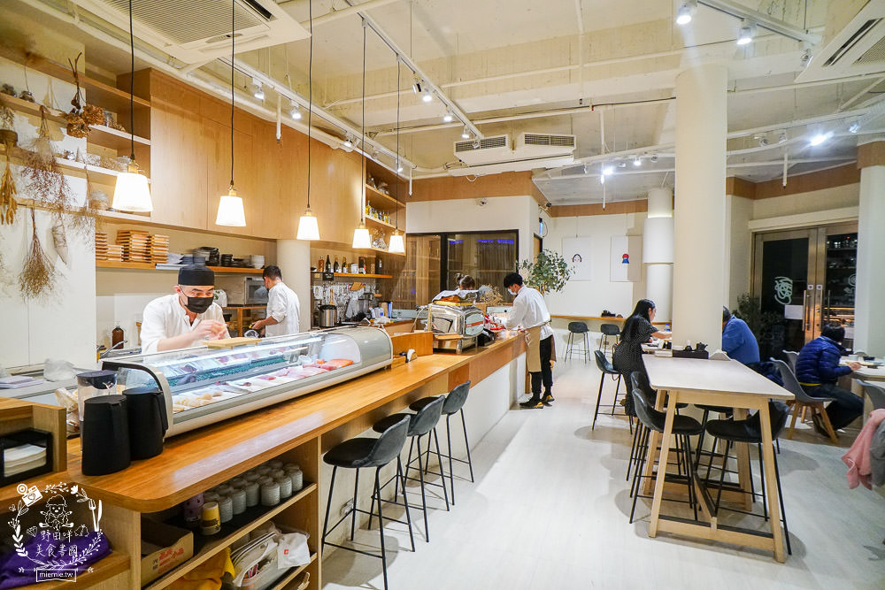 高雄[大丸日式料理]隱藏在大東藝術文化中心的日料?每日採買的新鮮漁獲!鮭魚親子丼滿滿鮭魚卵無敵銷魂R~