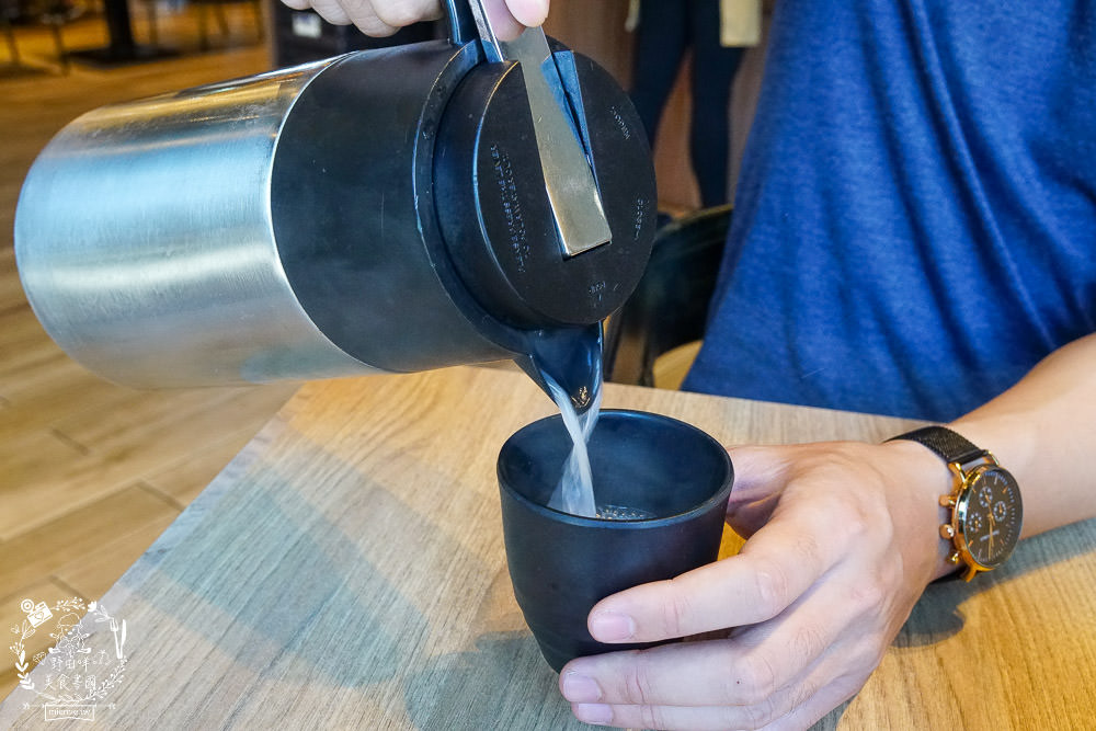 高雄[大丼燒]日式燒肉+海鮮丼飯搭出新滋味，還有免費生菜包肉爽爽吃!