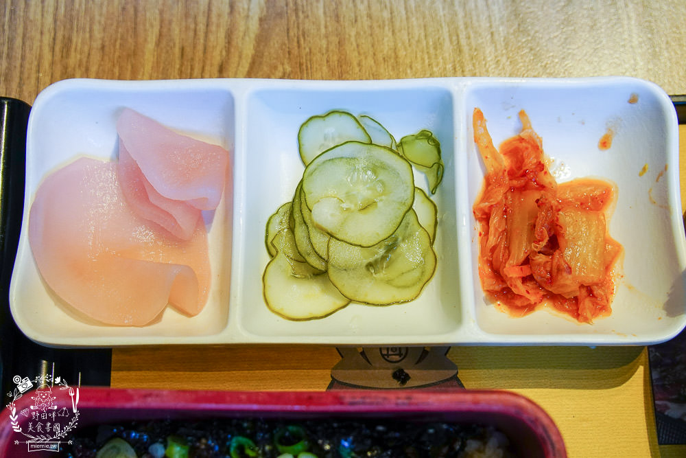 高雄[大丼燒]日式燒肉+海鮮丼飯搭出新滋味，還有免費生菜包肉爽爽吃!