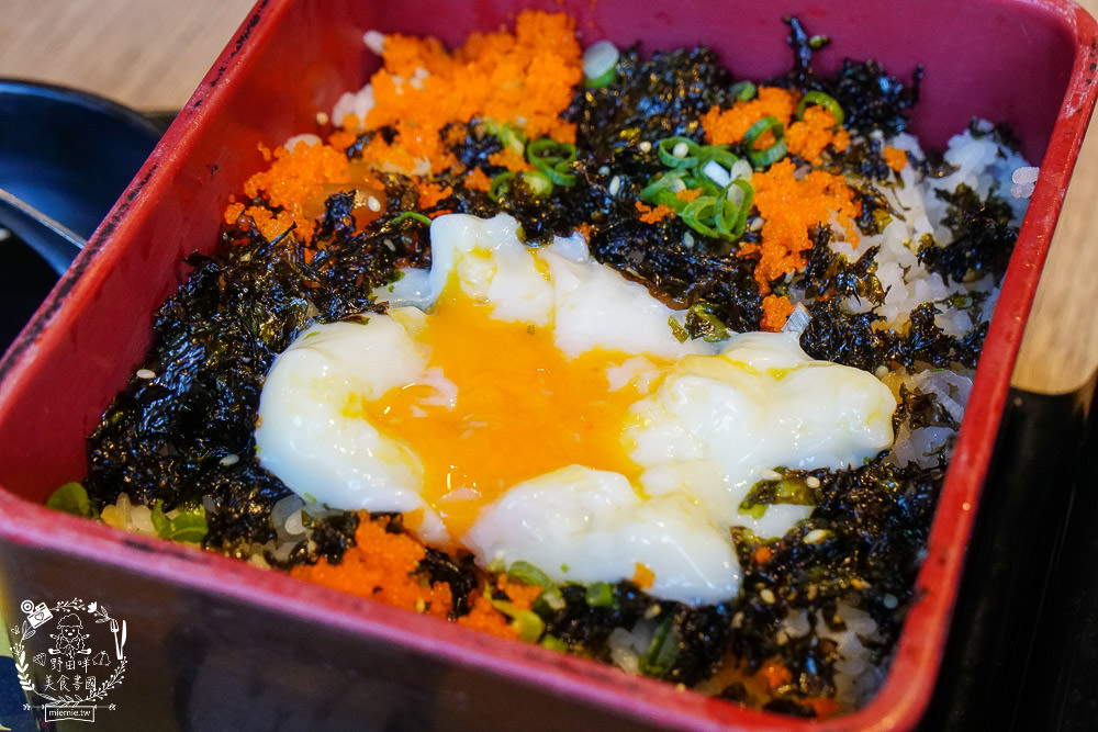 高雄[大丼燒]日式燒肉+海鮮丼飯搭出新滋味，還有免費生菜包肉爽爽吃!