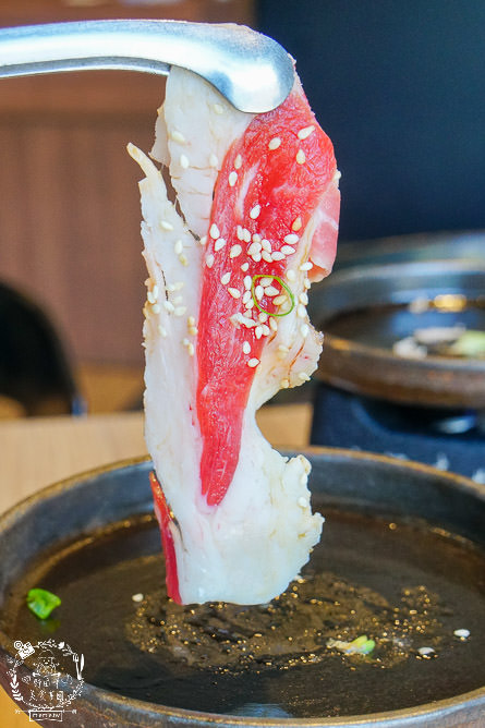 高雄[大丼燒]日式燒肉+海鮮丼飯搭出新滋味，還有免費生菜包肉爽爽吃!