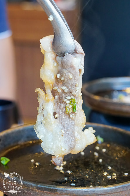 高雄[大丼燒]日式燒肉+海鮮丼飯搭出新滋味，還有免費生菜包肉爽爽吃!
