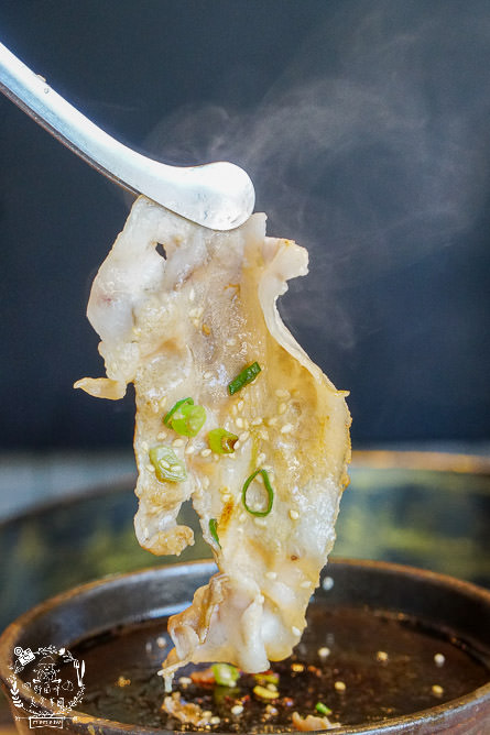 高雄[大丼燒]日式燒肉+海鮮丼飯搭出新滋味，還有免費生菜包肉爽爽吃!