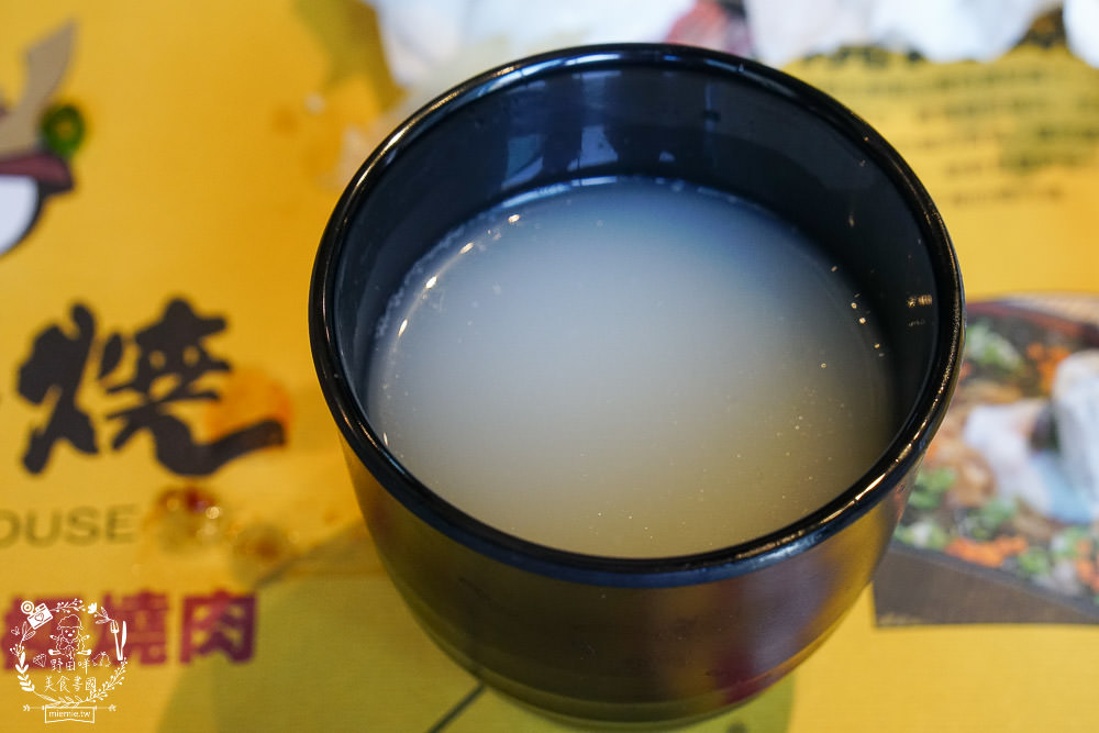 高雄[大丼燒]日式燒肉+海鮮丼飯搭出新滋味，還有免費生菜包肉爽爽吃!