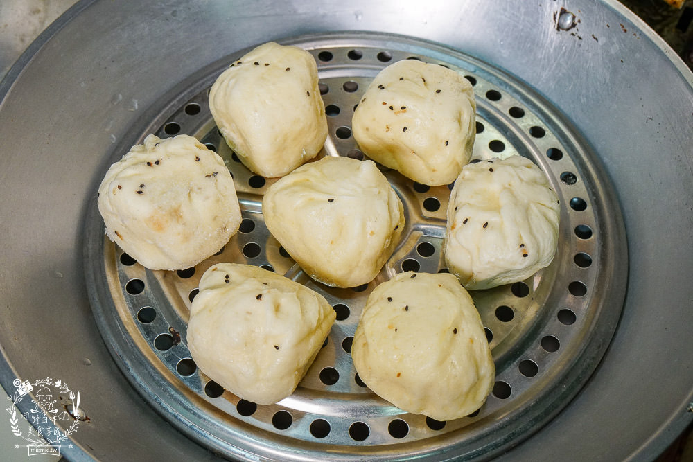 宅配美食推薦[大叔鮮肉包]台中巷弄裡的知名老店!一天賣1500顆排隊鮮肉包可以宅配到家囉!